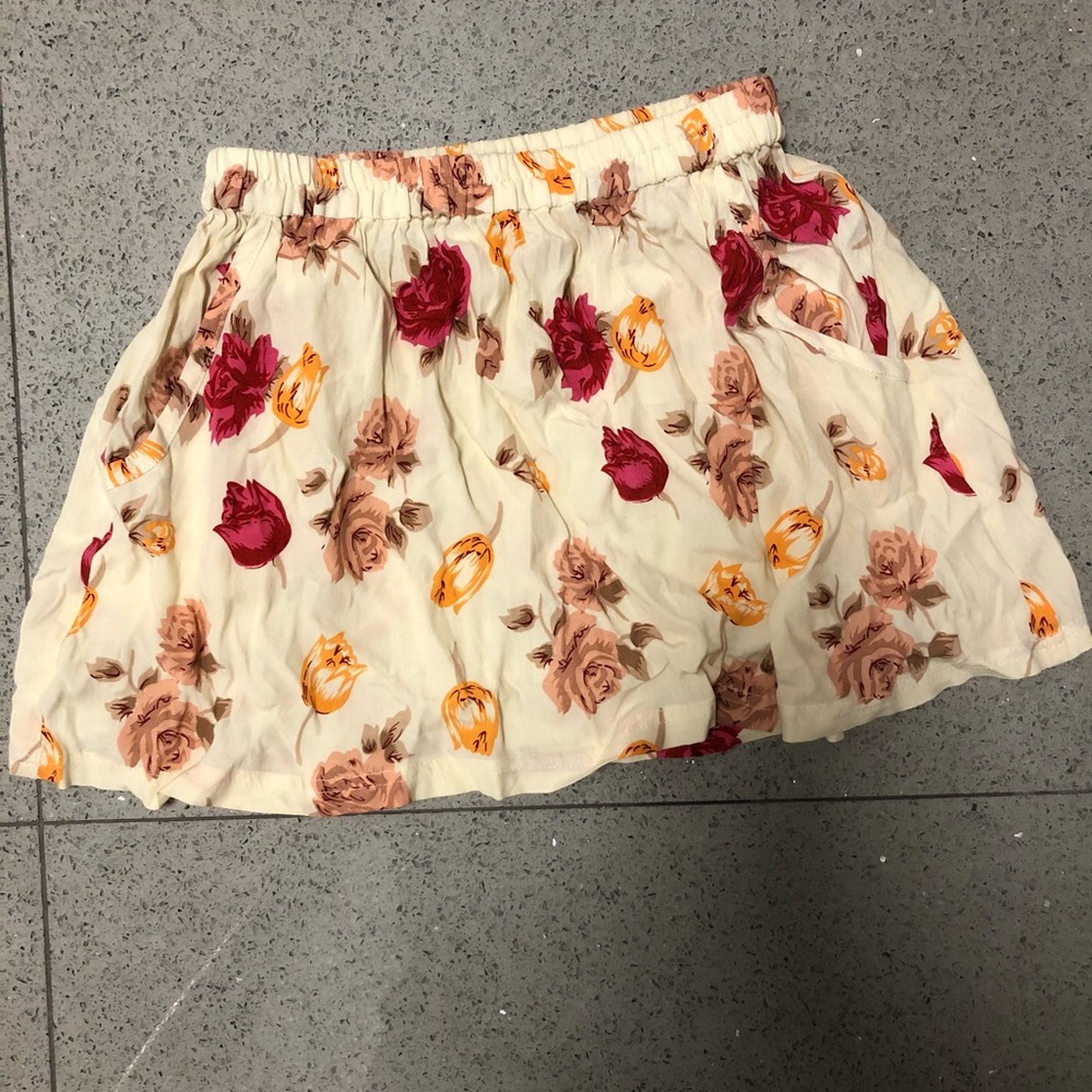 Floral skirt with pockets